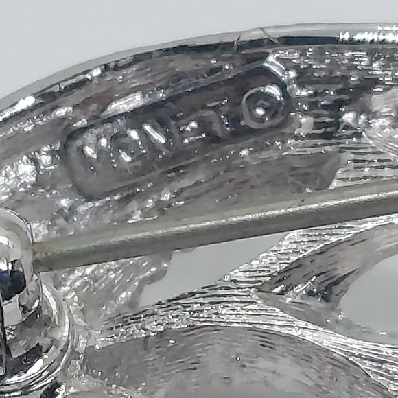 Vintage‎ Monet Modernest Silvertone Brooch - Picture 3 of 4